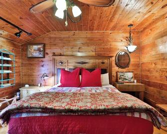 The Hayloft - A Sayles Ranch Home - Abilene - Bedroom