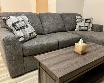 1 bedroom upper apartment - Just remodeled - LaPorte - Soggiorno