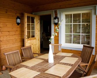 Salkolahti Kiiltavainen - Längelmäki - Patio