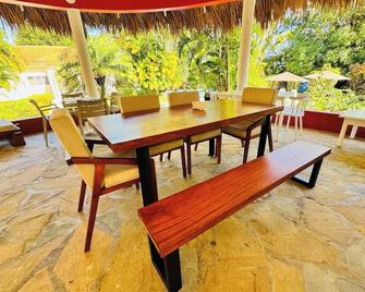 High Ceilings |ac|pool|new On Airbnb|kitchen|bbq - Sosúa - Patio