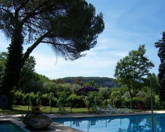 Nice House, Ground Floor, Near the River Vézère, Close to Eyzies and Bugue - Le Bugue - Zwembad