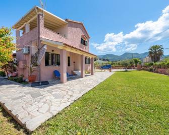 Apartment 'Aglaia's 7th Branch B' with Mountain View, Wi-Fi and Air Conditioning - Acharavi - Gebäude