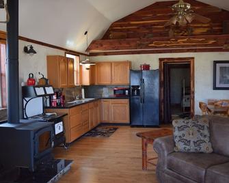 Allure charming peaceful wooded Hill Country like views with easy Lake access - Eastland - Küche