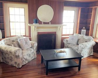 CT Private Home on Belden Island - Branford - Living room