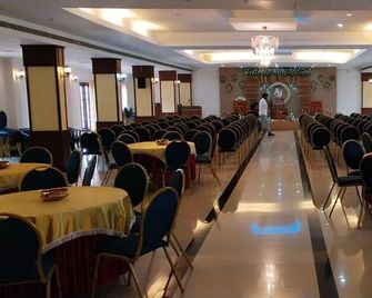 Hotel Meadows International - Chalakudy - Restaurant