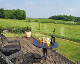 Detached spacious converted barn with heated pool - Chillac - Patio
