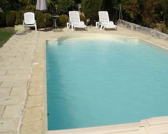 Mas Provencal In Olive And Truffle Trees - Montségur-sur-Lauzon - Piscina