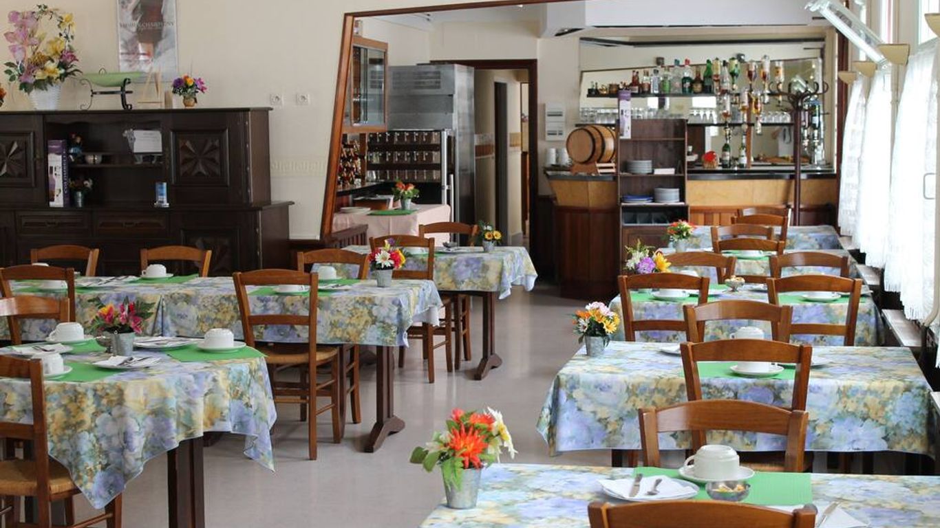 بوسيجور هوتل