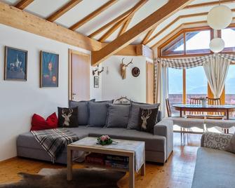Comfortable Apartment In St. Stefan Im Gailtal With Garden - St Stefan im Gailtal - Sala de estar