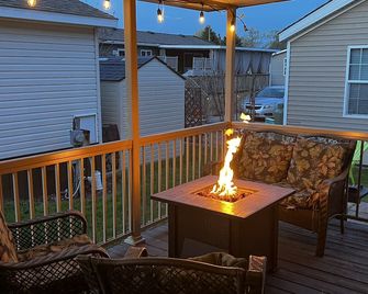 Beautiful privately-owned cottage in sherkston shore resort. - Port Colborne - Balcony