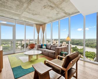 Austin Condo Hotel - Austin - Living room
