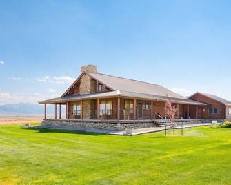 Madison Overlook Cabin - Ennis - Edificio