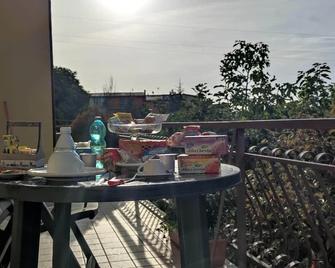 Complesso turistico Aurora - camere B&B - Poggio Picenze - Balcony