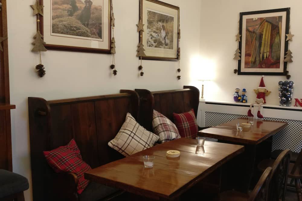 The Victoria - Malham - Living room