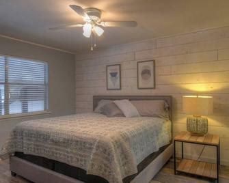 Sundowner Stay On Lake Lbj ! - Horseshoe Bay - Bedroom