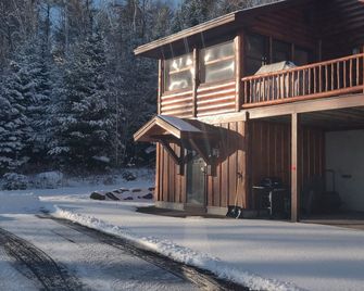 New! For Cross Country Skiing Enthusiasts - North River - Building