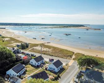 Across from Mayo Beach walk to downtown - Wellfleet - Beach