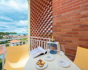 Amarina Hotel - Marina Di Pietrasanta - מרפסת
