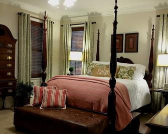 Beautiful home in sought out North Raleigh - Raleigh - Bedroom