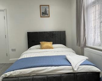 En-suite double room - Ilford - Camera da letto