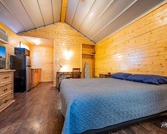 Horseshoe Lodges Cabins & Rv Park - Midland - Bedroom