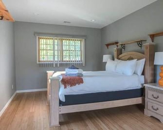 Luxury Hudson Valley Retreat Perfect for Families, Friends & Weekend Escapes - Highland - Bedroom