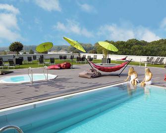 Comfortable and Modern Stay in Central Helmond Close to All Attractions - Helmond - Bazén