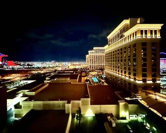 Vdara Resort -Junior Luxury Suite on the Strip - Free Parking & No Resort Fees - Las Vegas - Building
