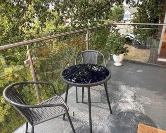 2 bedroom accommodation in West Mersea - West Mersea - Balcony