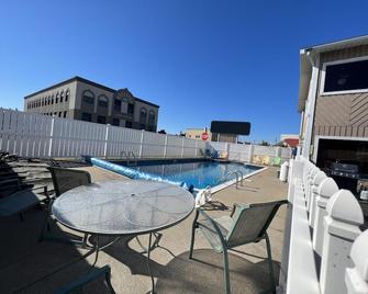 Continental Inn - Pellston