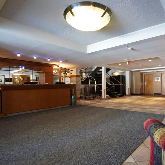 Front desk view of Jaro Hotel Lindbergh