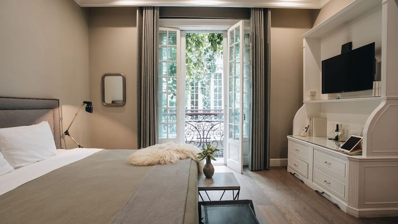 نيما لوكال هاوس هوتل آند سبا