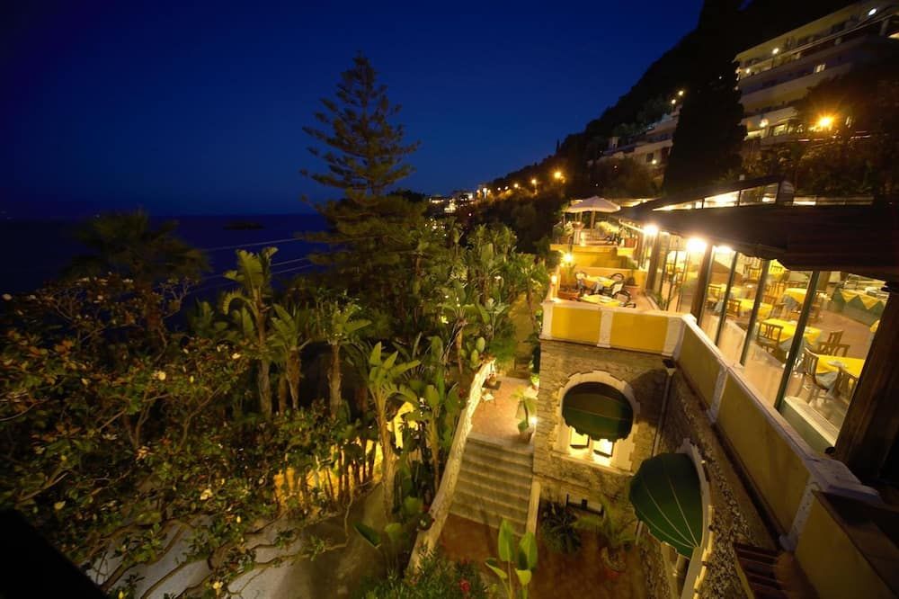 Hotel Baia Delle Sirene - טאורמינה
