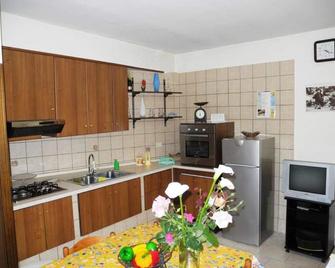 Affittacamere simona - Montesarchio - Kitchen