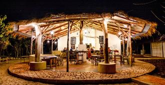 Nzuwa Lodge - Pemba - Restaurante