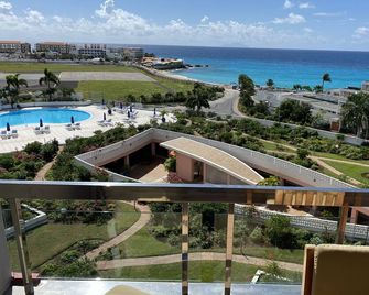 'St. Maarten - Maho' - Beach Across Street - 1 B/R Condo in La Terrasse Building - Lowlands - Balkon