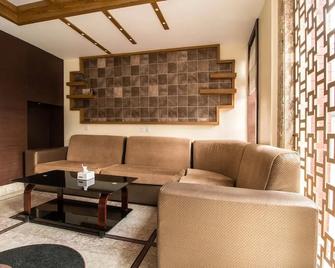 Hotel Himalaya Hub - Kathmandu - Living room