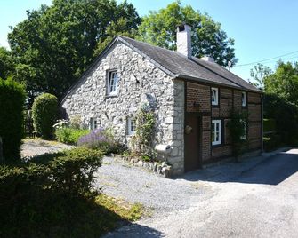 Cozy Cottage in Han-sur-Lesse near Forest - Han-sur-Lesse - Edificio