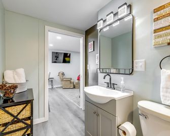 Close to Colleges Worcester Apt with Lake Access! - Worcester