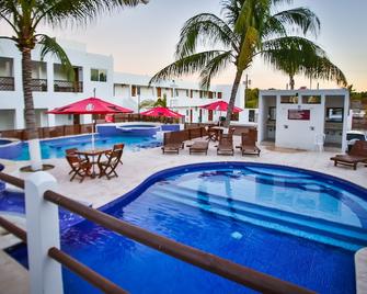 Playa Plana Hotel - Monterrico - Piscina