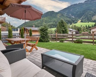 Detached chalet with sauna and terrace - Wald Im Pinzgau - Patio
