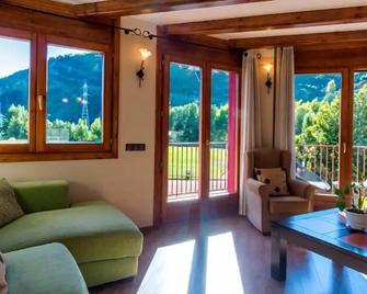 Hotel Flor De Neu - El Pont de Suert - Living room