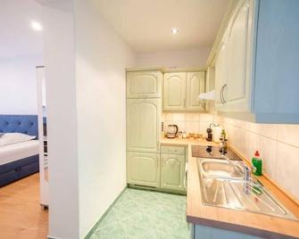 Ferienwohnung Jasmin - Gera Zentrum Neu Renoviert - Gera - Kuchnia