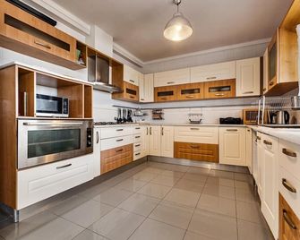 Freesurfcamp - Peniche - Kitchen