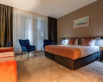 هوتل سانتي - وارسو - غرفة نوم