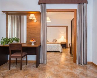 رويال هوتل - كوزنسا - غرفة نوم