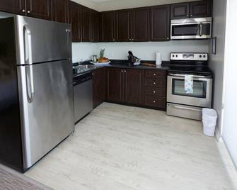 Wasaga Riverdocks Hotel Suites - Wasaga Beach - Kitchen