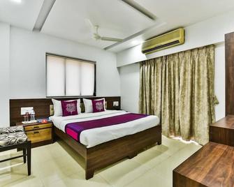 Hotel Shelter Palace - Navi Mumbai - Phòng ngủ