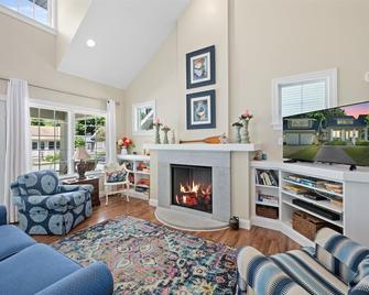 Peach Place at Lakeside - Marblehead - Sala de estar