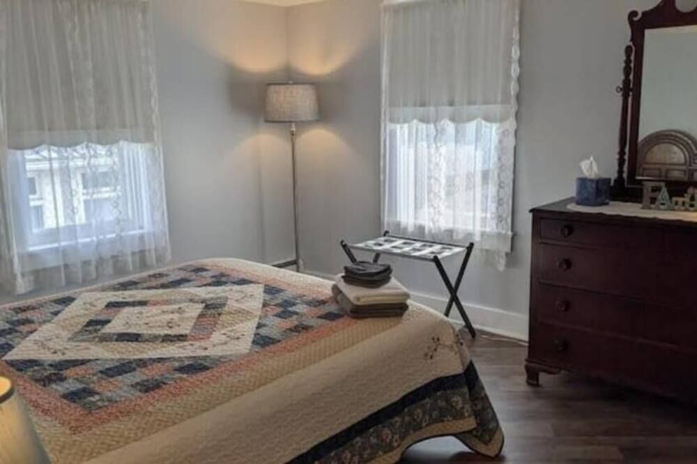 Family-friendly home in peaceful village setting, super clean,'The Rose Cottage'